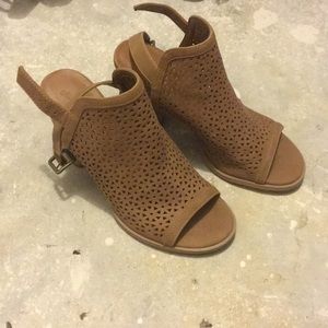 Universal Thread Peep Toe Brown Wedges Sz 7 1/2